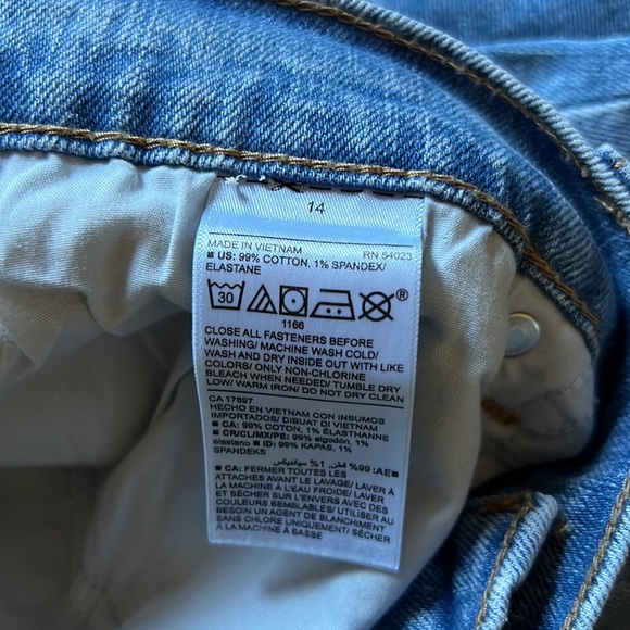 Old Navy Boyfriend Mid-Rise Jeans - Picture 5 of 5